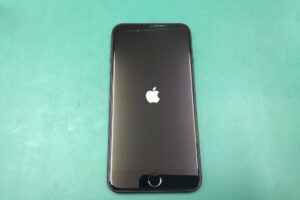 リンゴループ リンゴマークが点滅したままで起動しないiphone7プラス 水濡れ スマホ修理ブログ