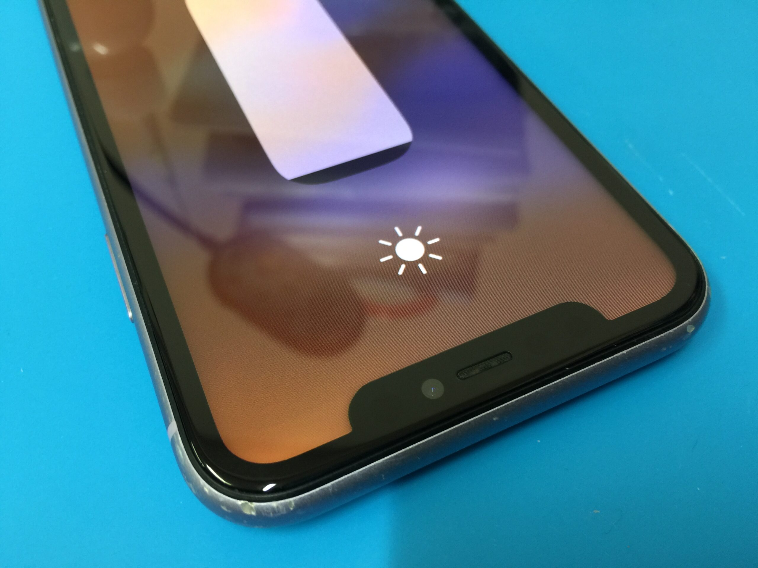 Apple スマートフォン ブラック iPhone11 液晶縦線 iPhone11の液晶故障、衝撃で縦線が… | お近くのiPhone修理