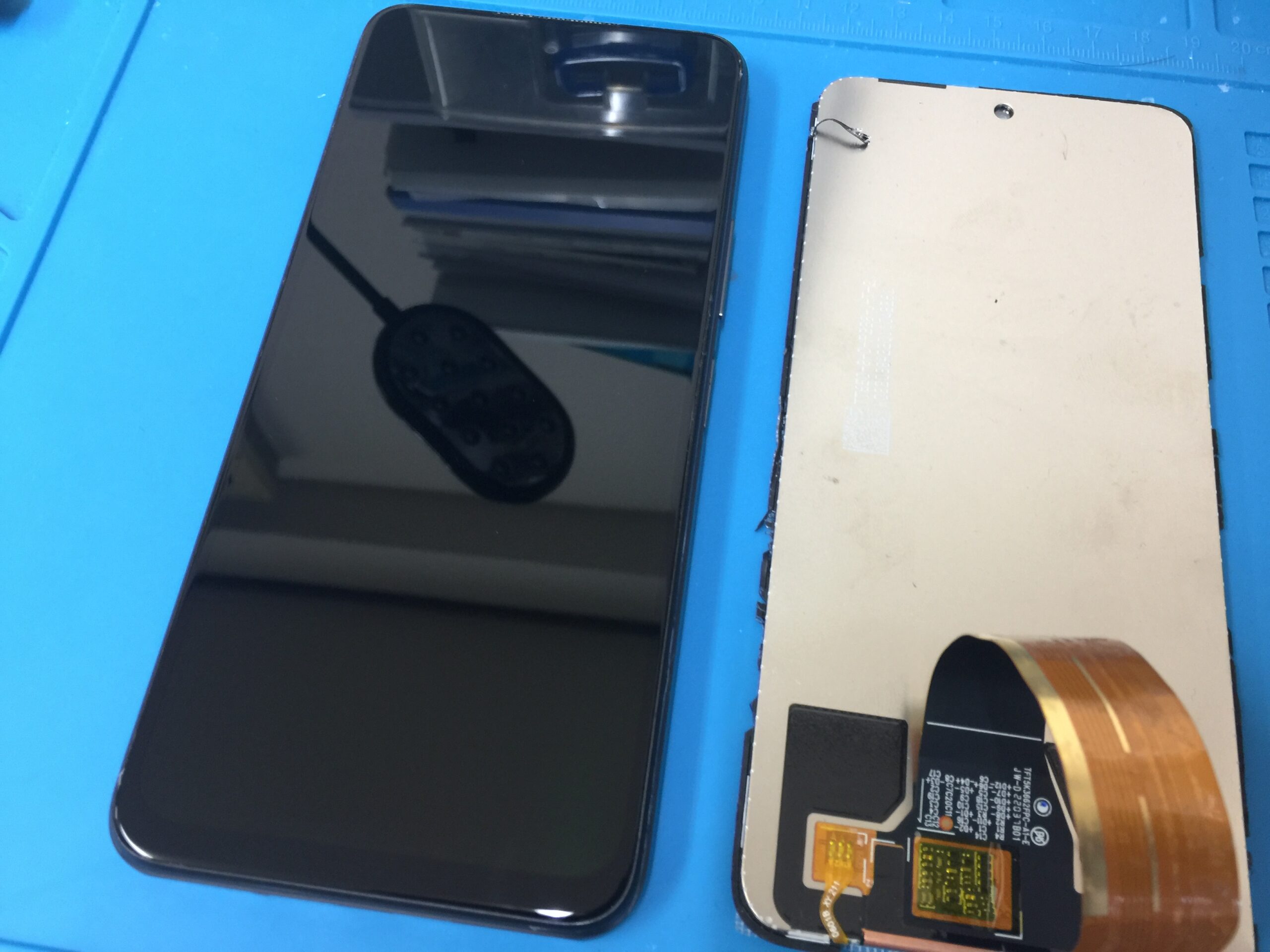 Xiaomi Redmi Note 10T】画面がバキバキにひび割れて液晶に縦線が入っ