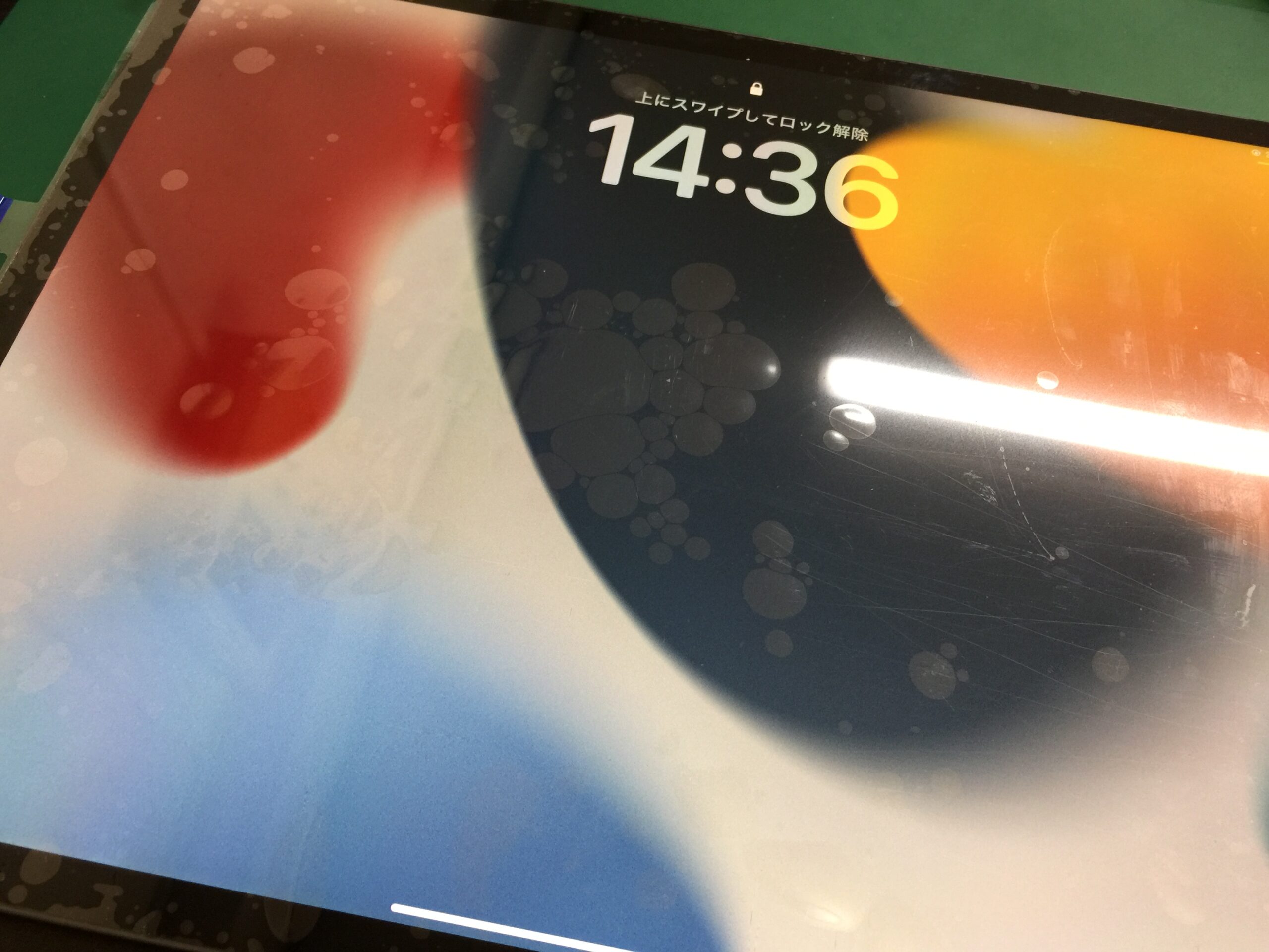 角から落として液晶が壊れたiPad Pro 12.9インチ 第3世代の液晶 角から落として液晶が壊れたiPad Pro 12.9インチ 第3世代の液晶