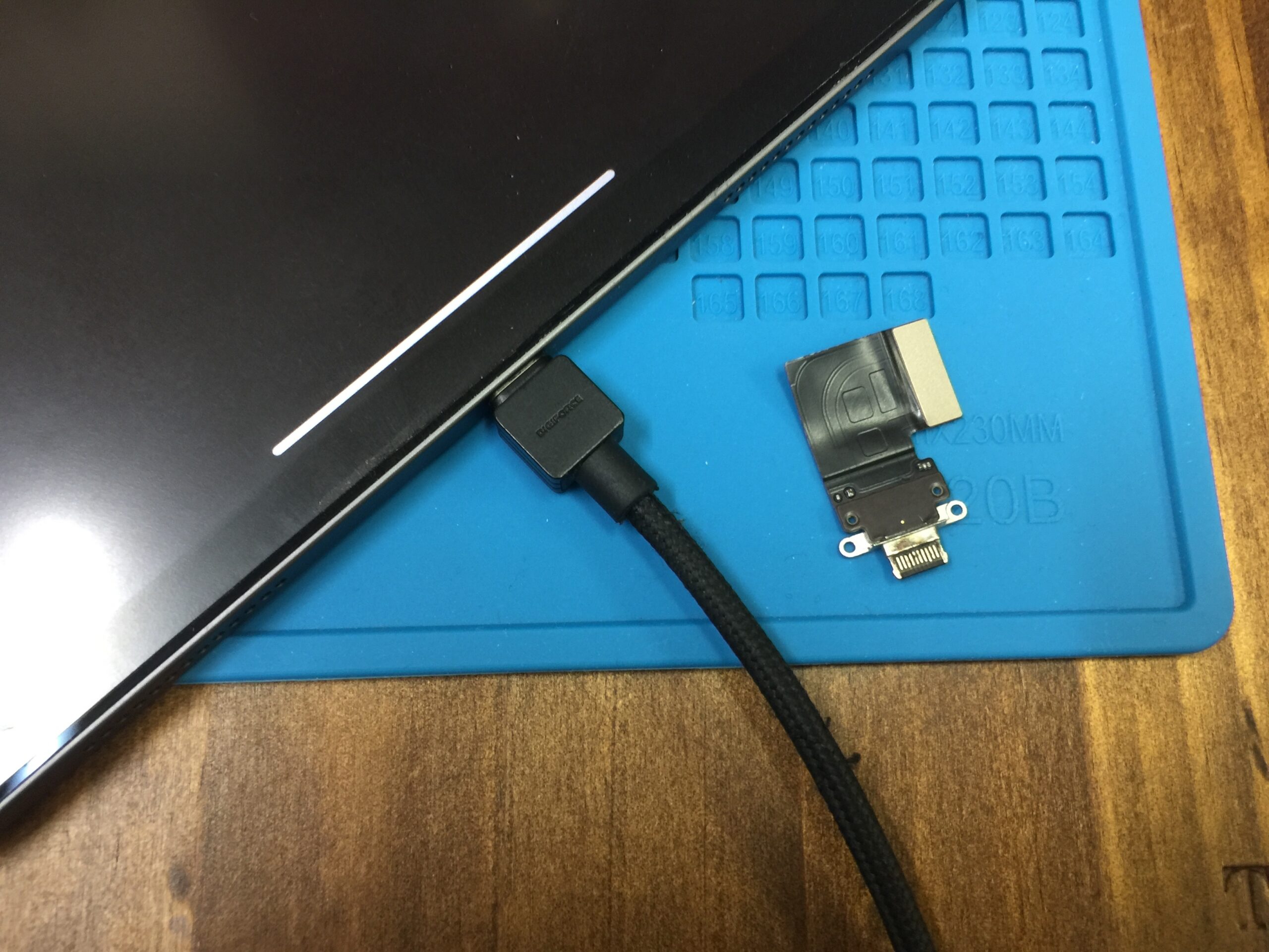 iPad pro(4世代)箱、充電器付き　値下げ不可 Amazon.co.jp: TPhaelay iPad Pro 11インチ第1世代第2世代A1980 A2013