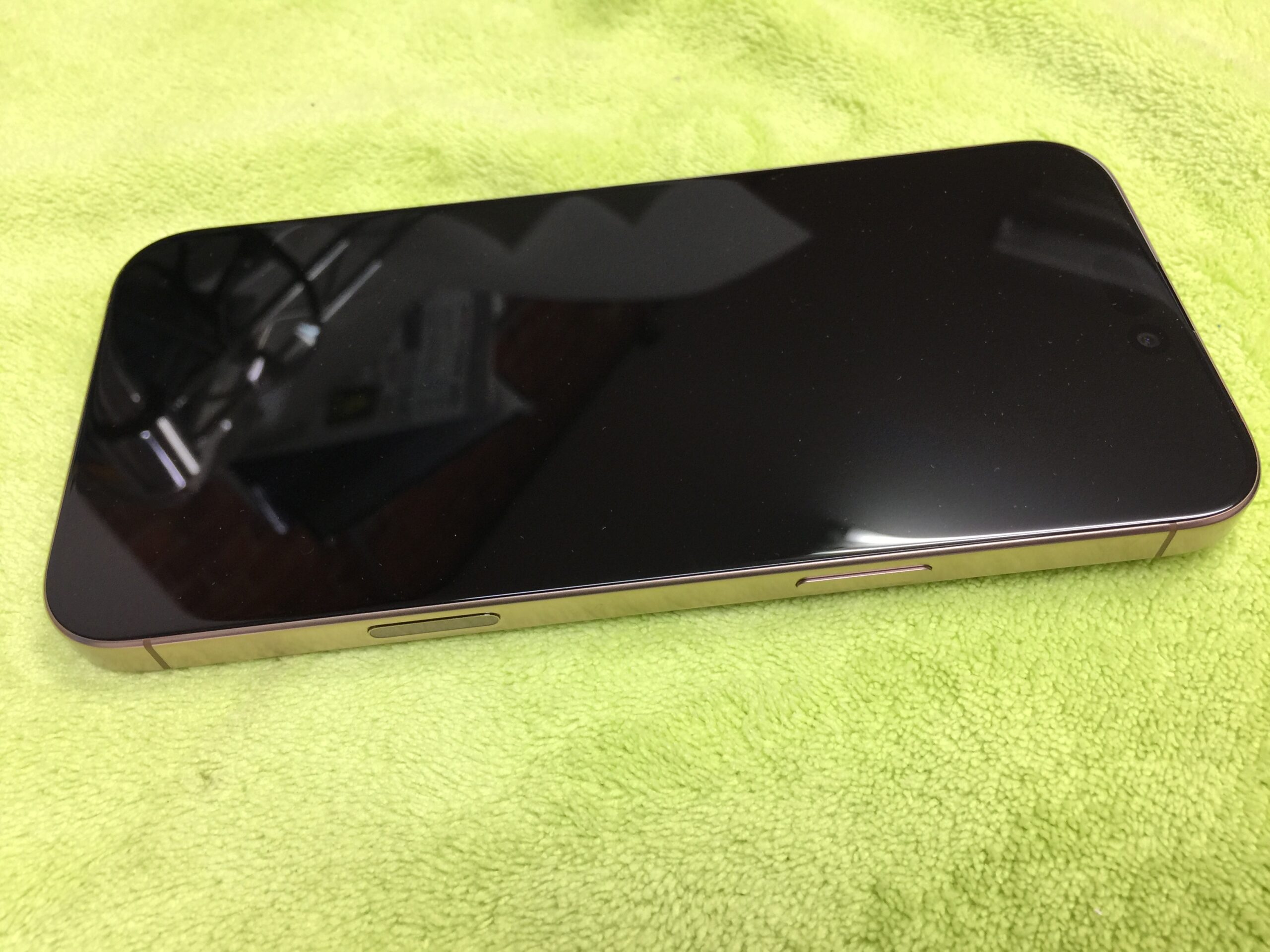 iPhone 11 pro スペースグレー 表面ガラスコーティング 裏面ヒビ割れ iPhone 11 pro スペースグレー 表面ガラスコーティング 裏面ヒビ