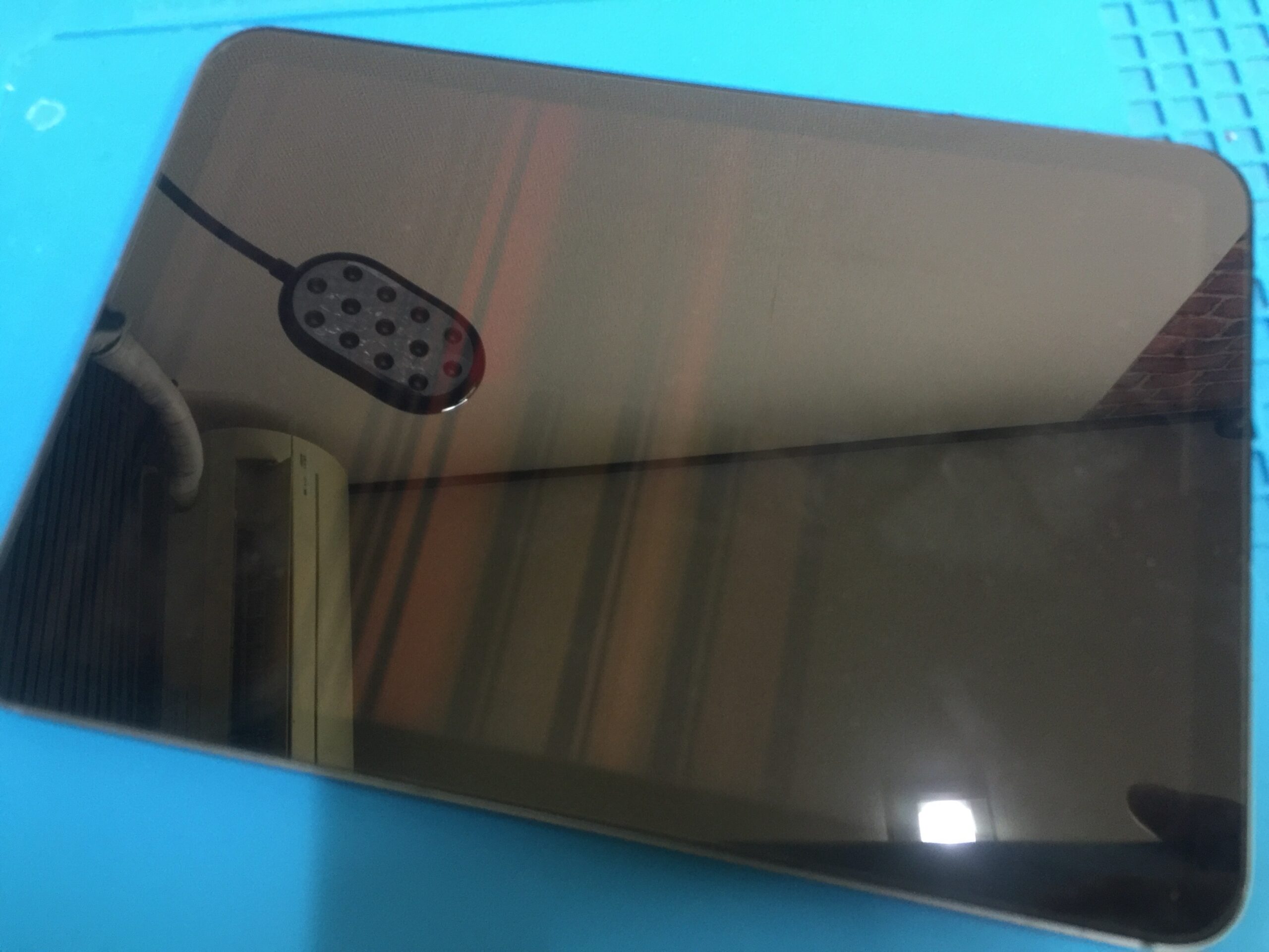 iPad mini 第7世代の液晶縦線の不具合を液晶交換で修理しました - FLAT大宮